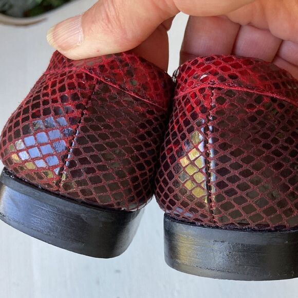 Stuart Weitzman Hazel Snakeskin Deep Red Embossed Leather Driving Loafers Sz 5 - Picture 9 of 16